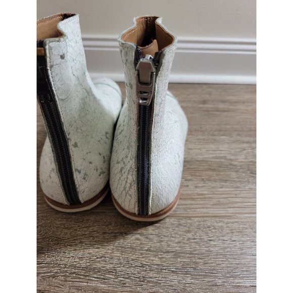 CLIFF DWELLER by CYDWOQ White Crackled Leather Boots Women's 37.5 / 7.5 - Picture 8 of 14
